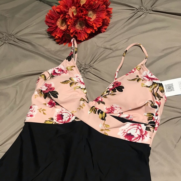 *LAST ONE*CUPSHE One piece bathing suit. New! - Picture 7 of 8